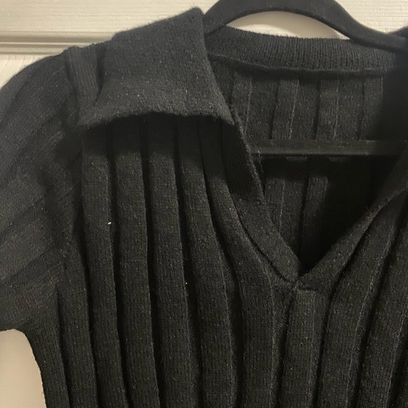 Cute Collared Sweater - Picture 2 of 3